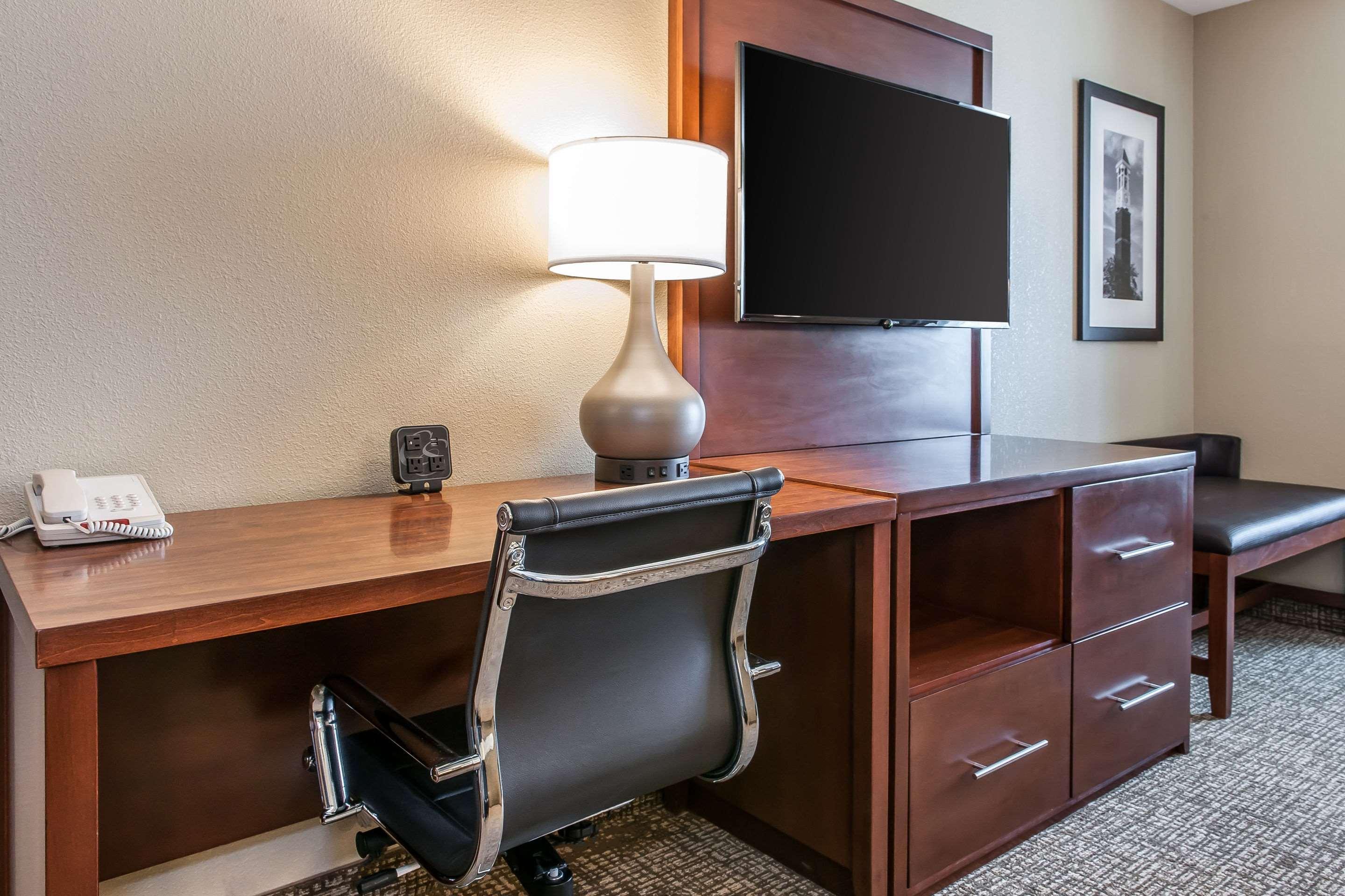 Comfort Suites Rensselaer Near Fair Oaks Exteriör bild